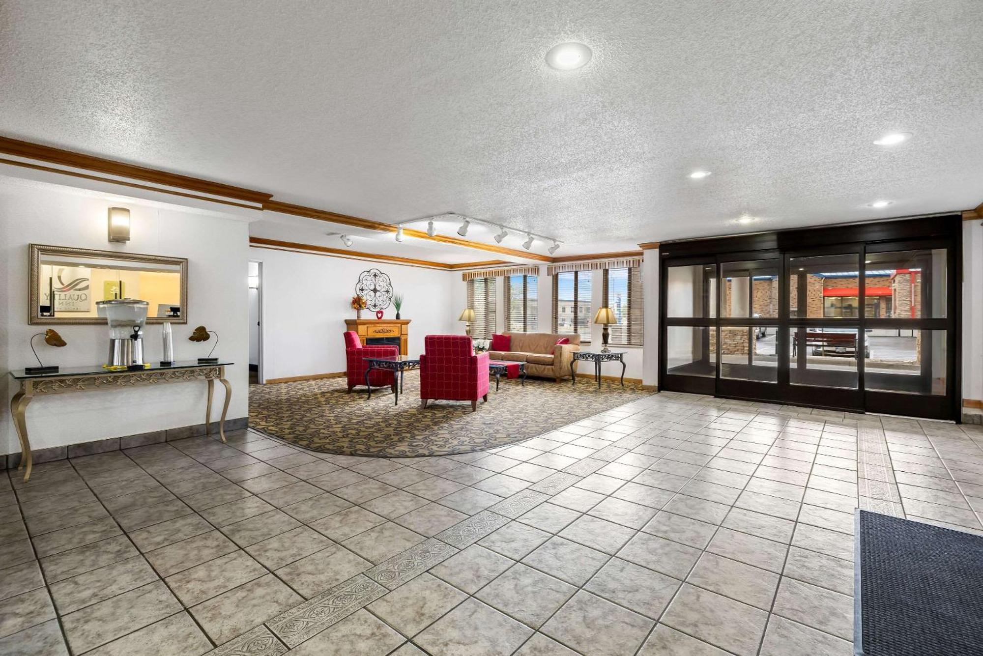 Quality Inn Near Monument Health Rapid City Hospital Екстериор снимка